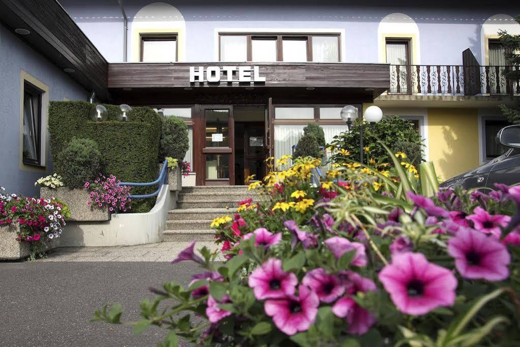 Hotel Der Stockinger Unterpremstaetten Exterior photo