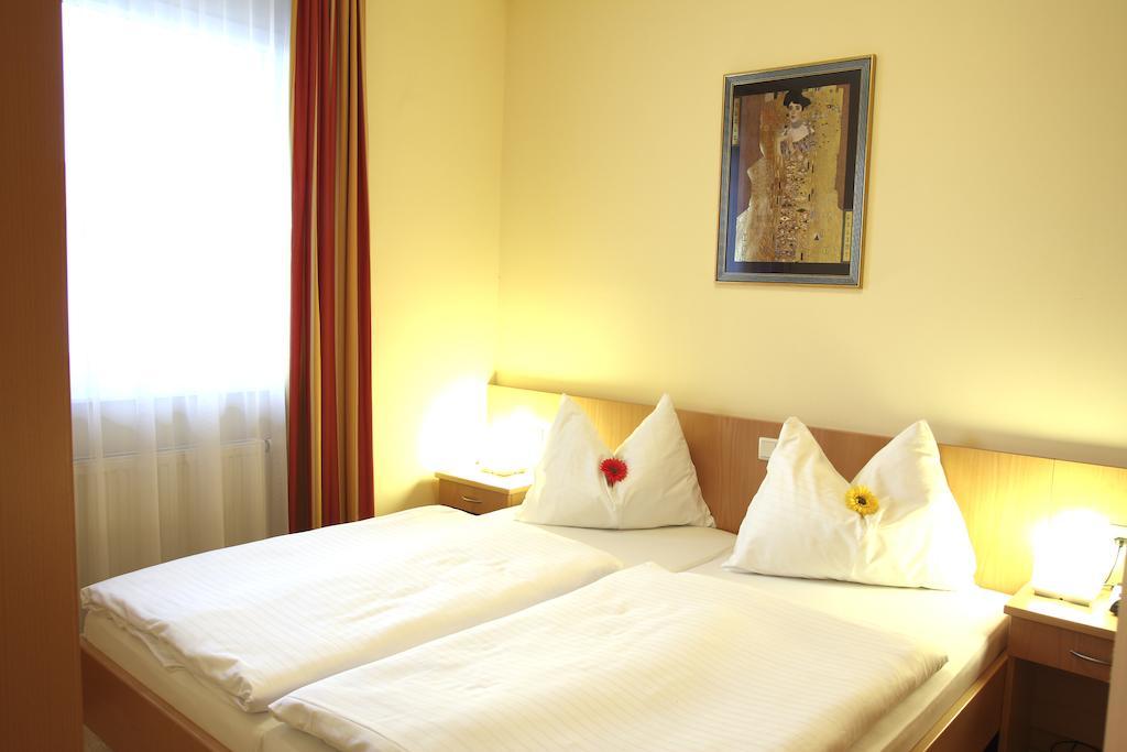 Hotel Der Stockinger Unterpremstaetten Exterior photo